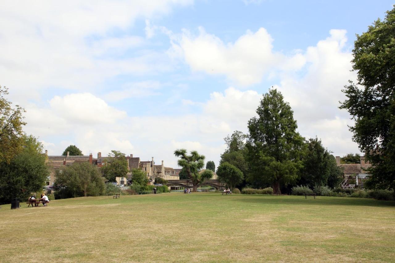 Luxury 3 Bed Apartment In The Heart Of Stamford Exterior photo